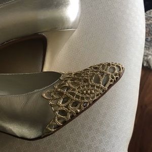 VINTAGE STUART WEITZMAN BY MR SEYMOUR 7.5 AA GOLD